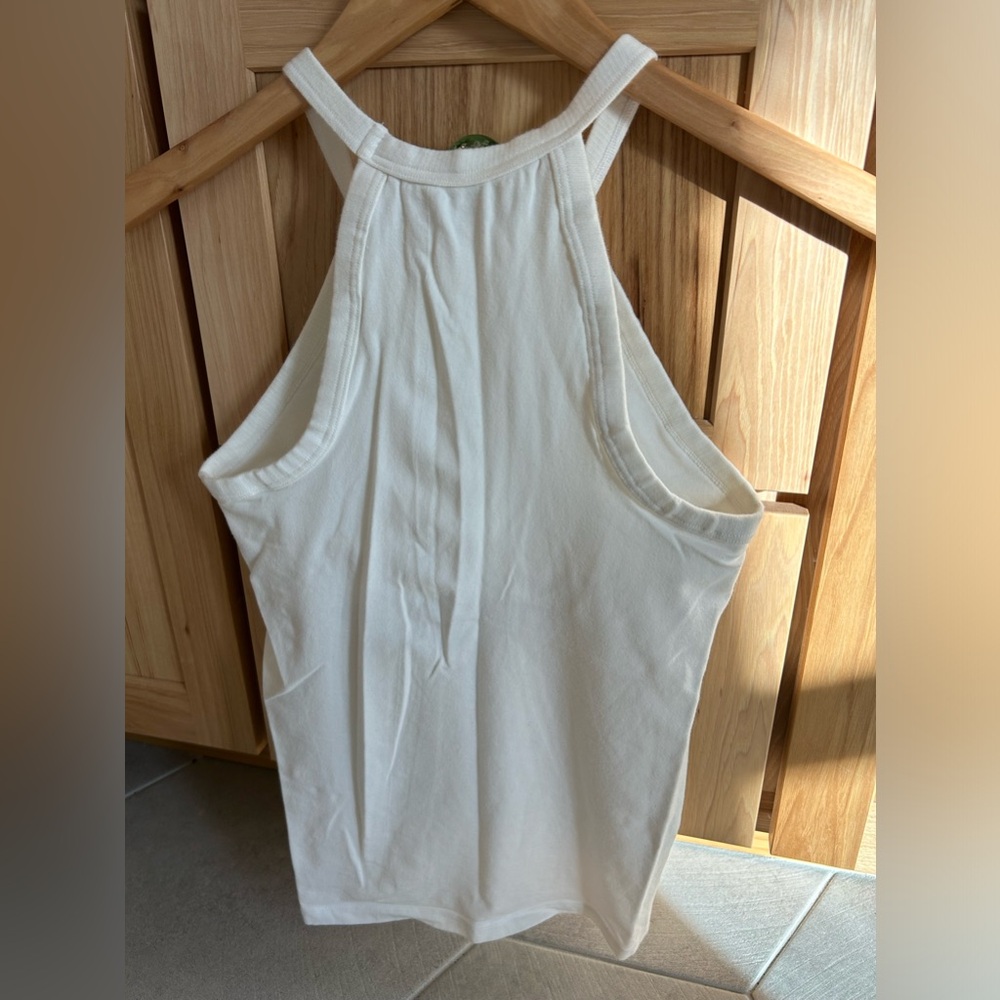 Gap Body white tank - Picture 2 of 3